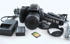 Fuji FinePix HS30EXR D-SLR