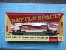 VINTAGE TRI-ANG HORNBY BATTLE SPACE! RED ARROW BOMB TRANSPORTER BOX.... READ DES