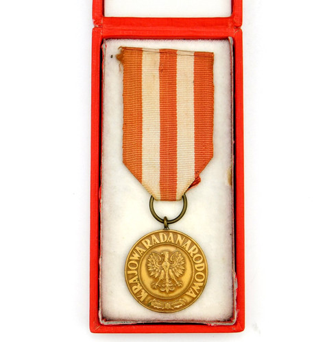 5081 ww2 boxed polish medal - ww2,