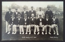 NOTTINGHAMSHIRE C.C.C 1926 – ORIGINAL VINTAGE B & W CRICKET TEAM POSTCARD