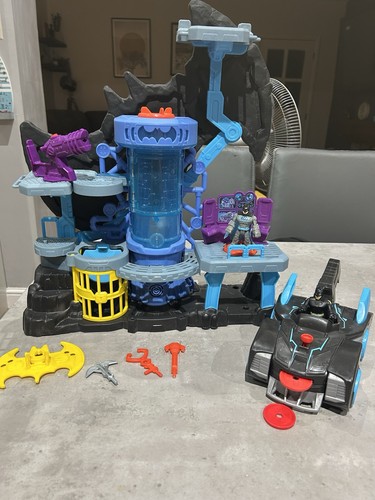 Imaginext bat tech batcave - imaginext,