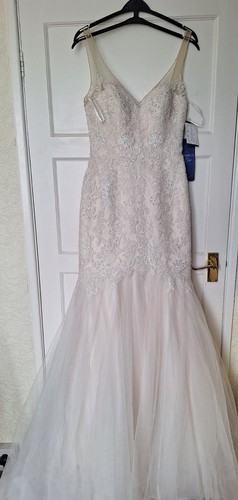 Beautiful cream wedding dress - cream,