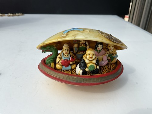 1950 diorama carved - in,