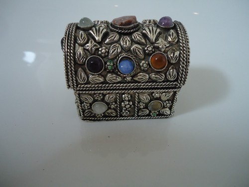 Small metal trinket - small,