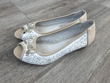 Pavers White Beige Flower