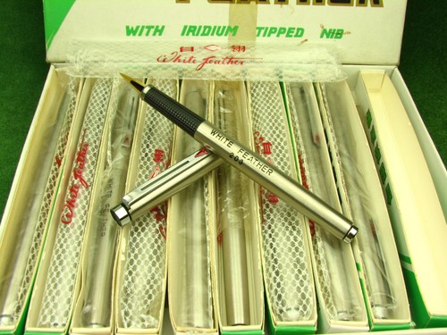 Vintage white feather 203 - vintage,