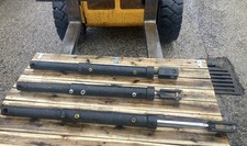 3 Hydraulic Rams.  41.5" Open