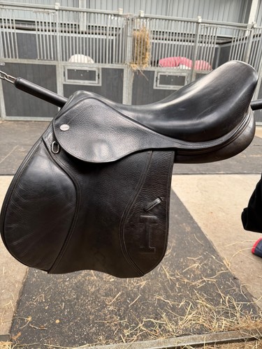 Ikonic horse jump saddle - horse,