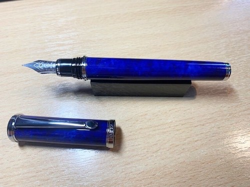 Large fountain pen - large,