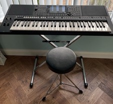 Yamaha PSR-S775 Digital Workstation Keyboard with Pedal