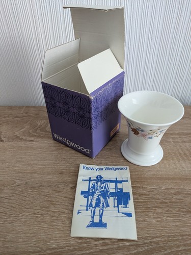 Wedgwood posy pot - posy, pot/bud