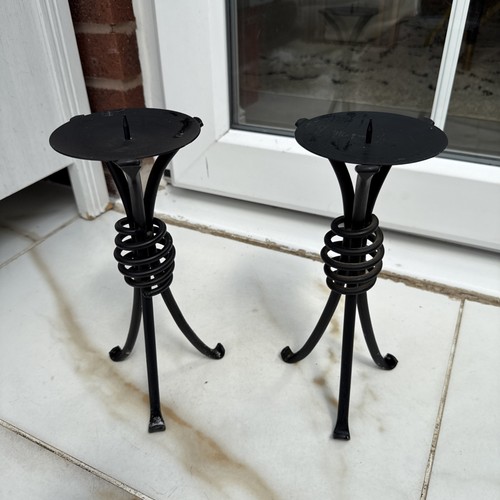 Freestanding metal pillar - ,