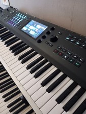 Akai MPC Key 61 / Sampler/Synth Workstation