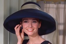 AUDREY HEPBURN - Big Hat -