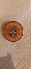 LUTON TOWN BROOCH BADGE