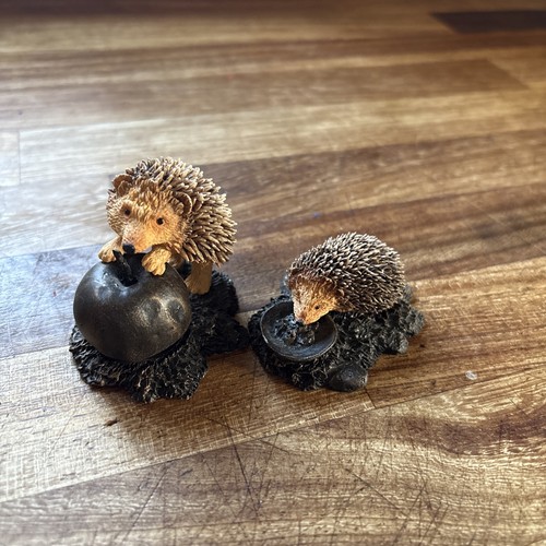 Miniature hedgehog figurines - 2,