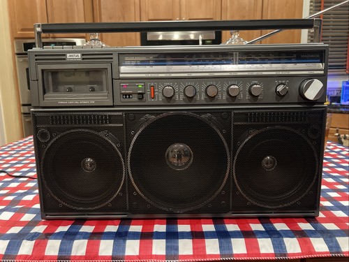 Vintage magnovox boombox 4 - boombox-,