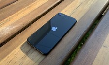 Apple iPhone SE 2022 -64GB - Midnight-UNLOCKED- MINT CONDITION.