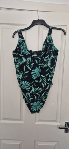 Beautiful black and green leaf - black,