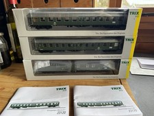 Trix HO Scale Set Of 3 Carriages, The Passenger Cars Have Working Lights