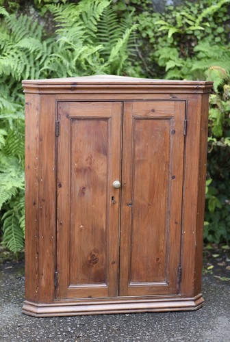 Large antique pine corner - large,