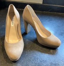 L K Bennett high heel court shoe 5/38 -suede taupe