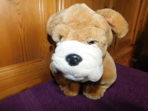 Sitting bulldog soft gina - sitting,