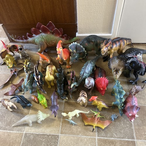 Large bundle toy dinosaurs - of,