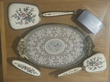 Vintage vanity set with - , petit