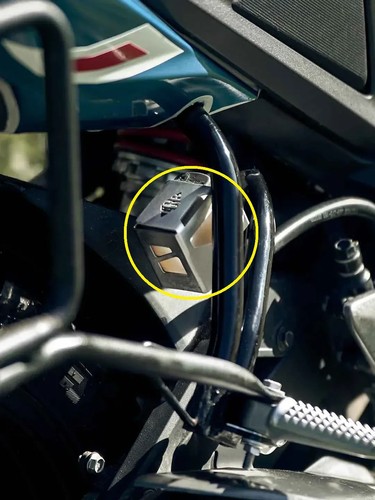 Rear fluid reservoir cover fit - fluid,