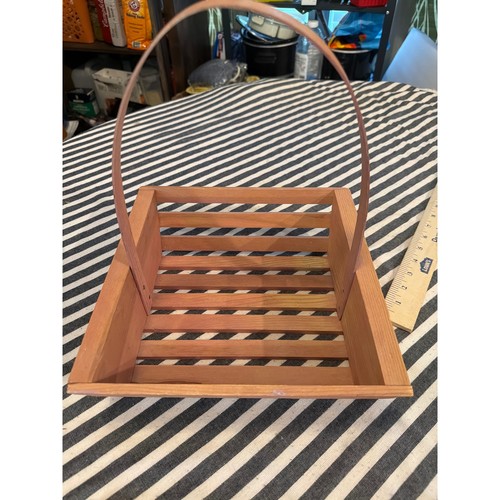 Rustic slatted wood square - slatted,