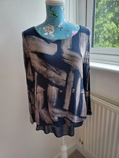 LUCA VANUCCI, ITALIAN LAYERED TOP WITH FEATURE BACK. SIZE SMALL