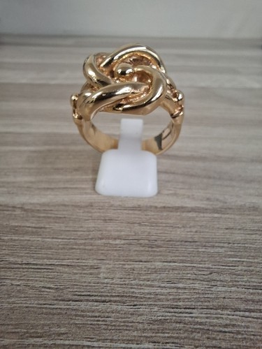 9ct hallmarked yellow - yellow, gold