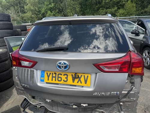 Toyota auris hybrid - toyota,