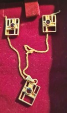 Past Times 9ct yellow gold and garnet Art Deco pendant and earring set