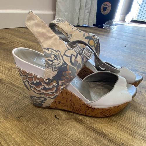 Clarks size heel shoes - heel,