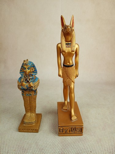 Vintage egyptian figurine - ⭐,