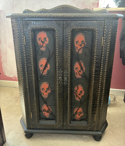 Black red wooden - red,