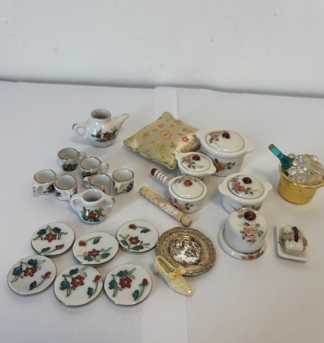 Dolls house miniatures - dolls,