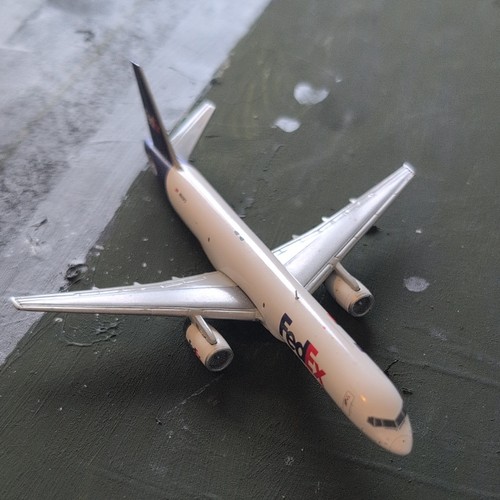 Fedex boeing 757 damaged - damaged, 1/400