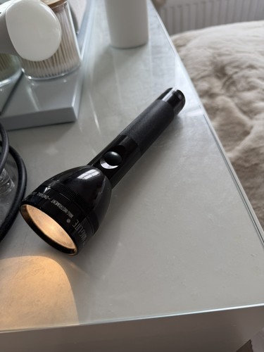 Maglite black flashlight - black,