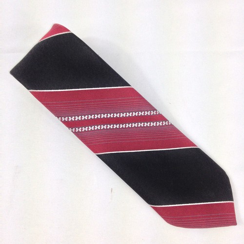 Ketch maroon and - maroon,
