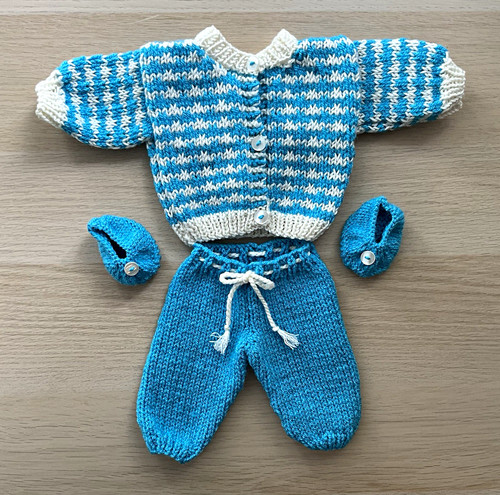 Handknitted dolls clothes - ,
