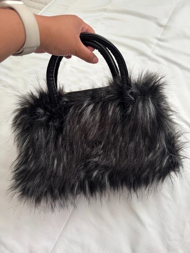 Black fluffy handbag - black, faux