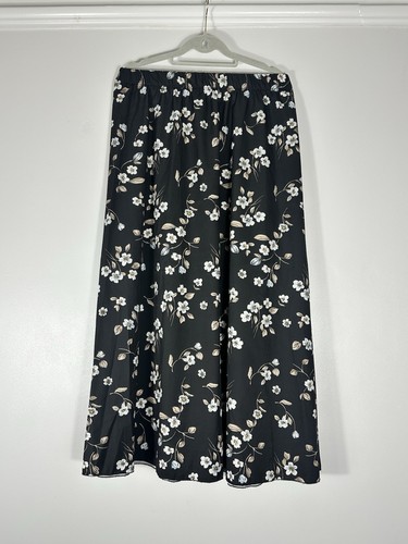 Black white floral a - black, &