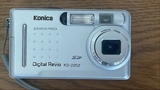 KONICA REVIO KD-220Z 2MP DIGITAL CAMERA WITH CASE.
