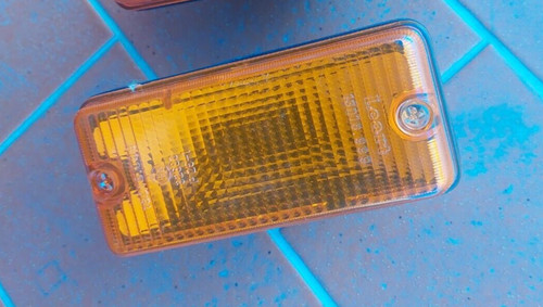 Front right arrow headlight - front,
