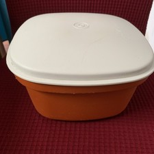 Official Tupperware Salad/Veg Fridge Crisper  Bowl with Lid Orange & Cream  VGC