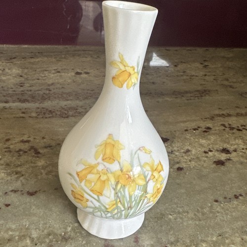 Fine bone china vase - vase, hand