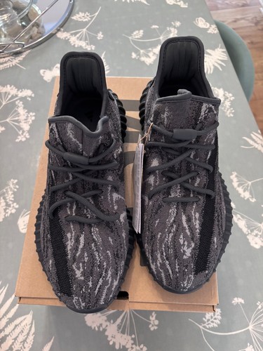 Bnwt adidas yeezy - adidas, boost